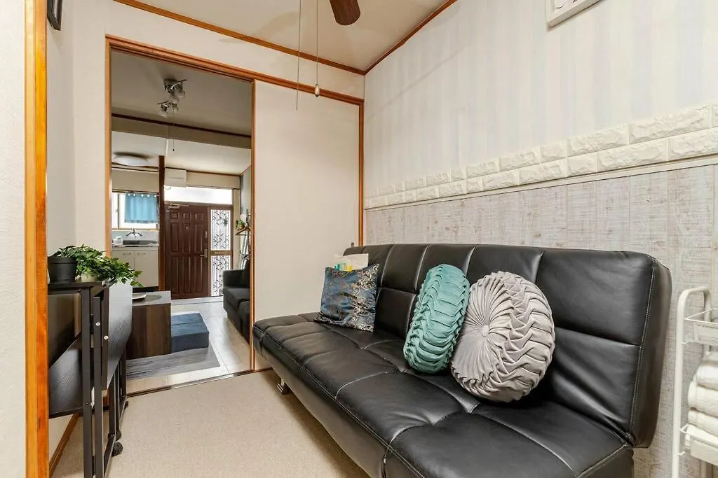 Dotonbori Direct: Traditional Home with Modern Amenities Osaka Villa
