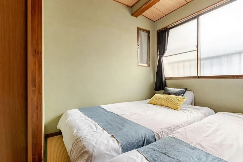 Dotonbori Direct: Traditional Home with Modern Amenities Osaka