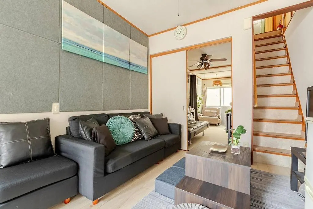 Dotonbori Direct: Traditional Home with Modern Amenities Osaka Villa