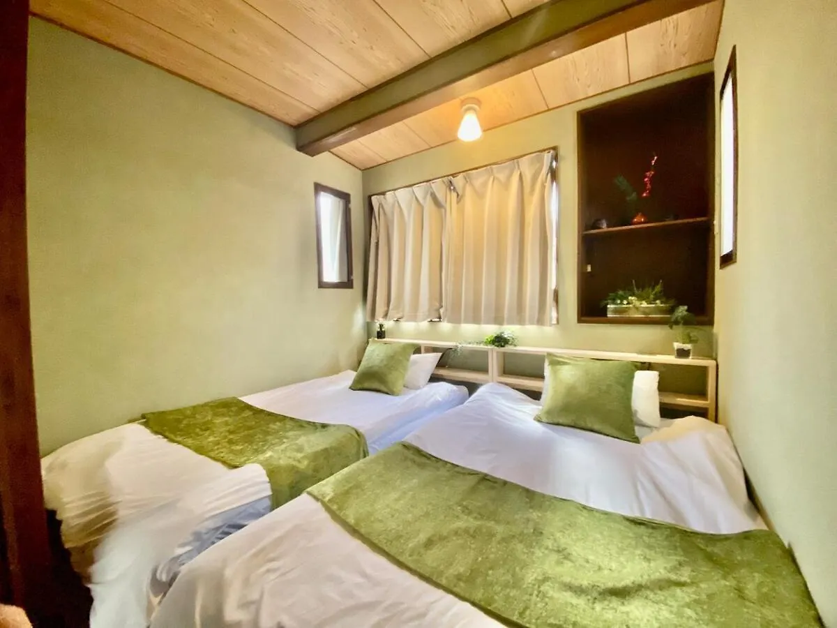 Dotonbori Direct: Traditional Home with Modern Amenities Osaka Villa