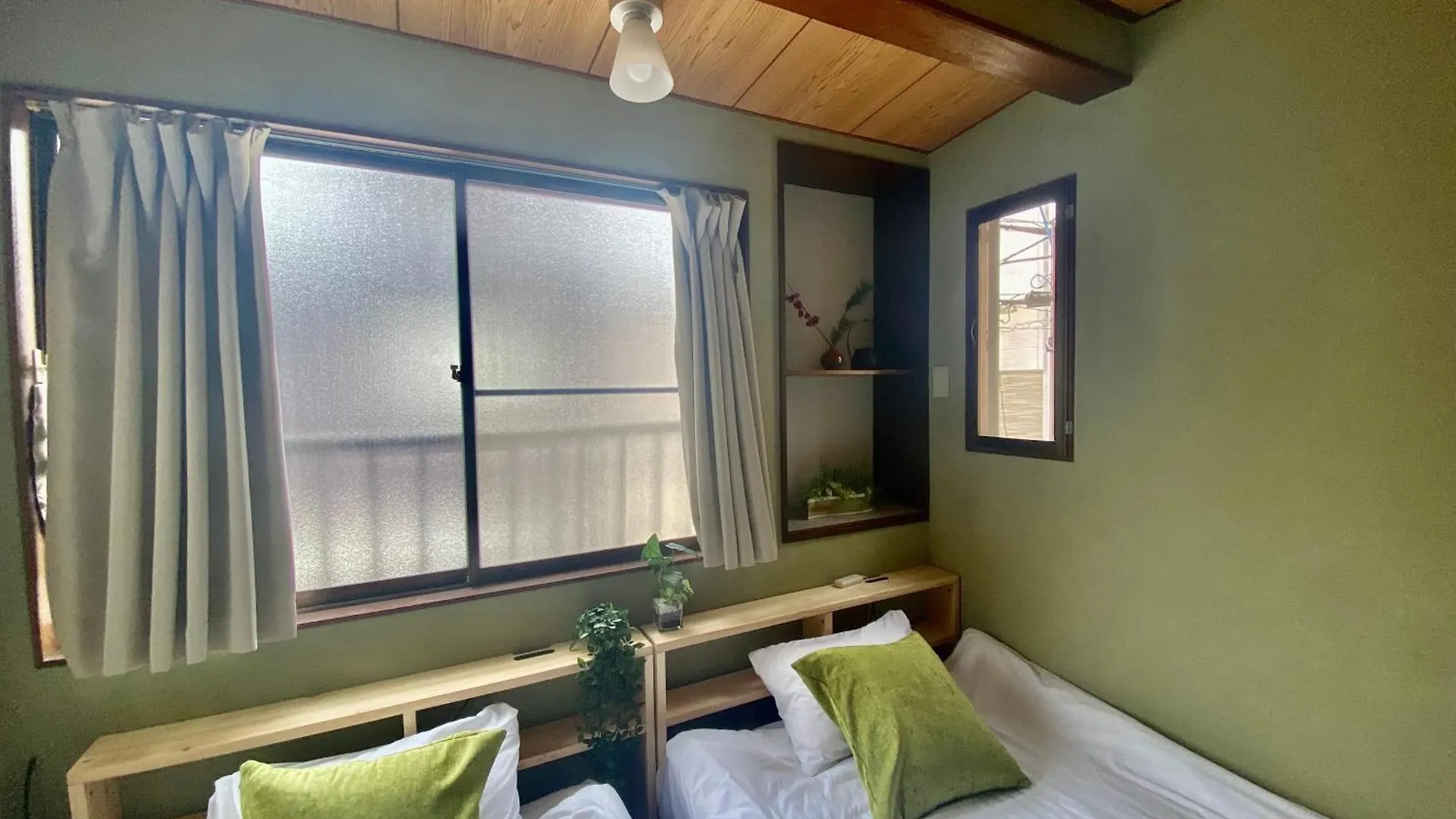 Dotonbori Direct: Traditional Home with Modern Amenities Osaka Villa