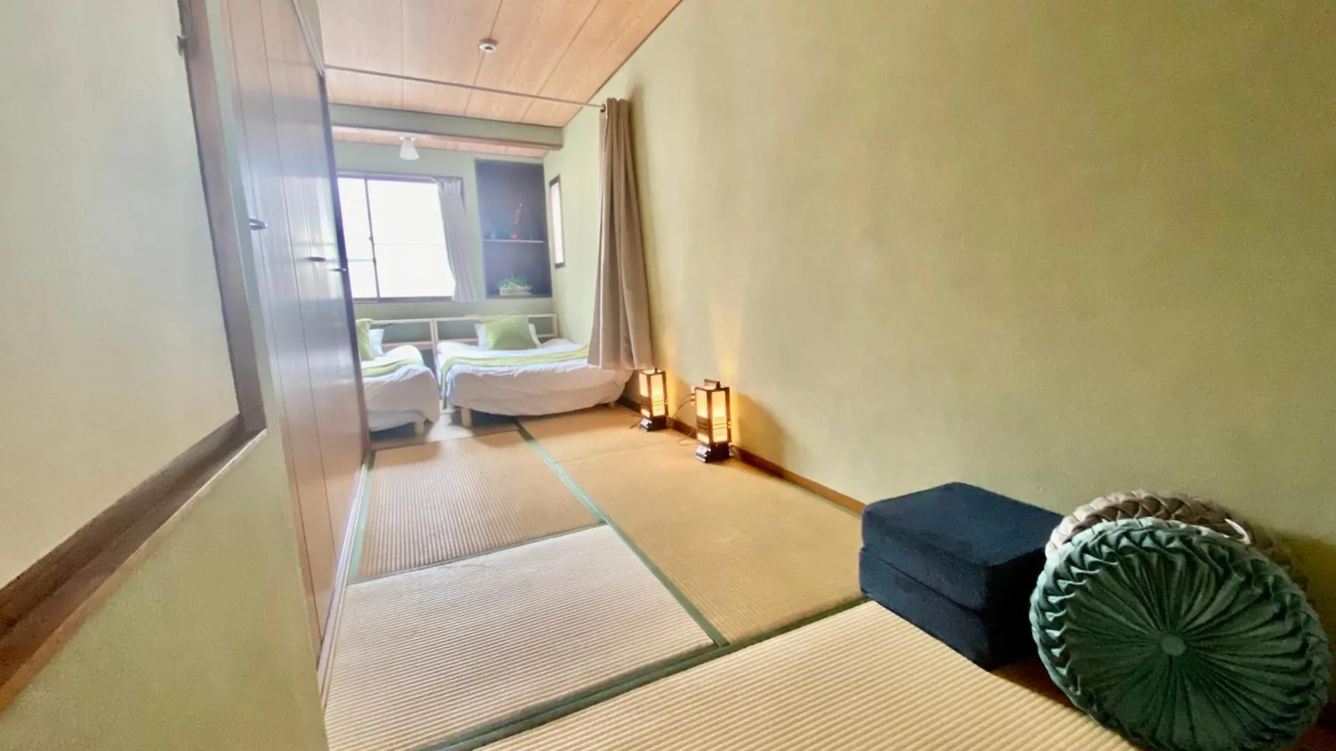 Dotonbori Direct: Traditional Home with Modern Amenities Osaka Villa