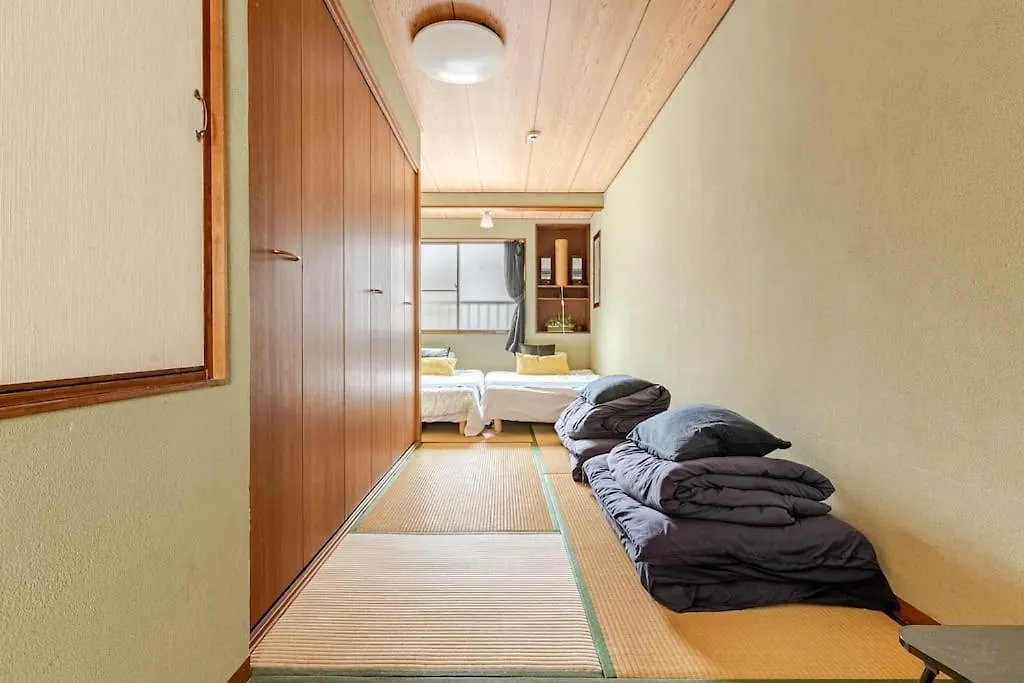 Dotonbori Direct: Traditional Home with Modern Amenities Osaka 0*,